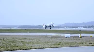 飞机起飞交通旅游视频的预览图